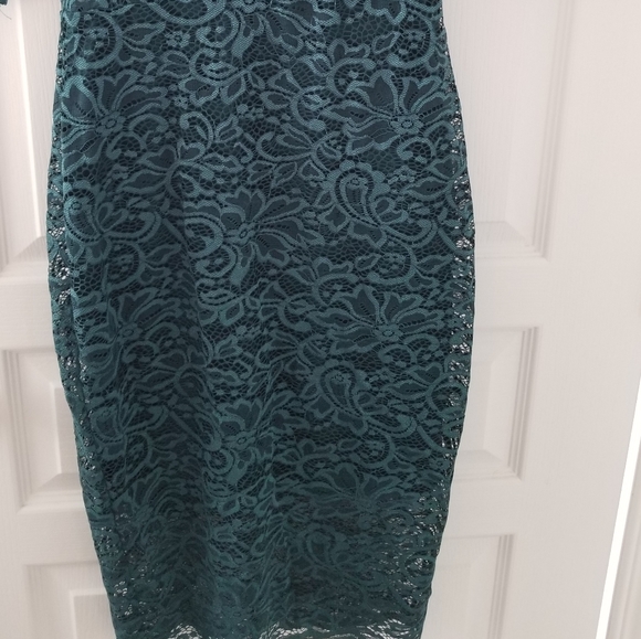 Express elegant green dress, Excellent condition. - Picture 4 of 4
